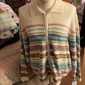 Beautiful cozy Alfred Dunner sweater